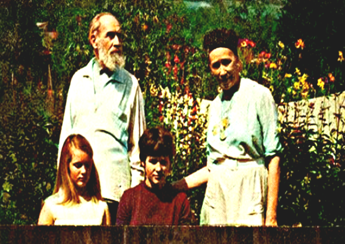 Иван Новгород-Северский с женой и внуками. (Из открытых источников).