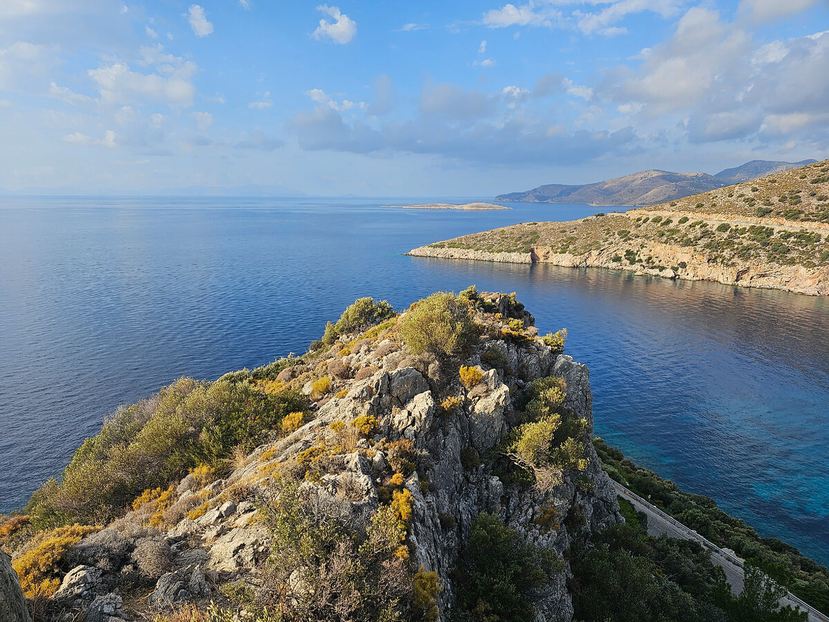 Вид на залив Kurubuk. Видовая точка Canbek Tepesi