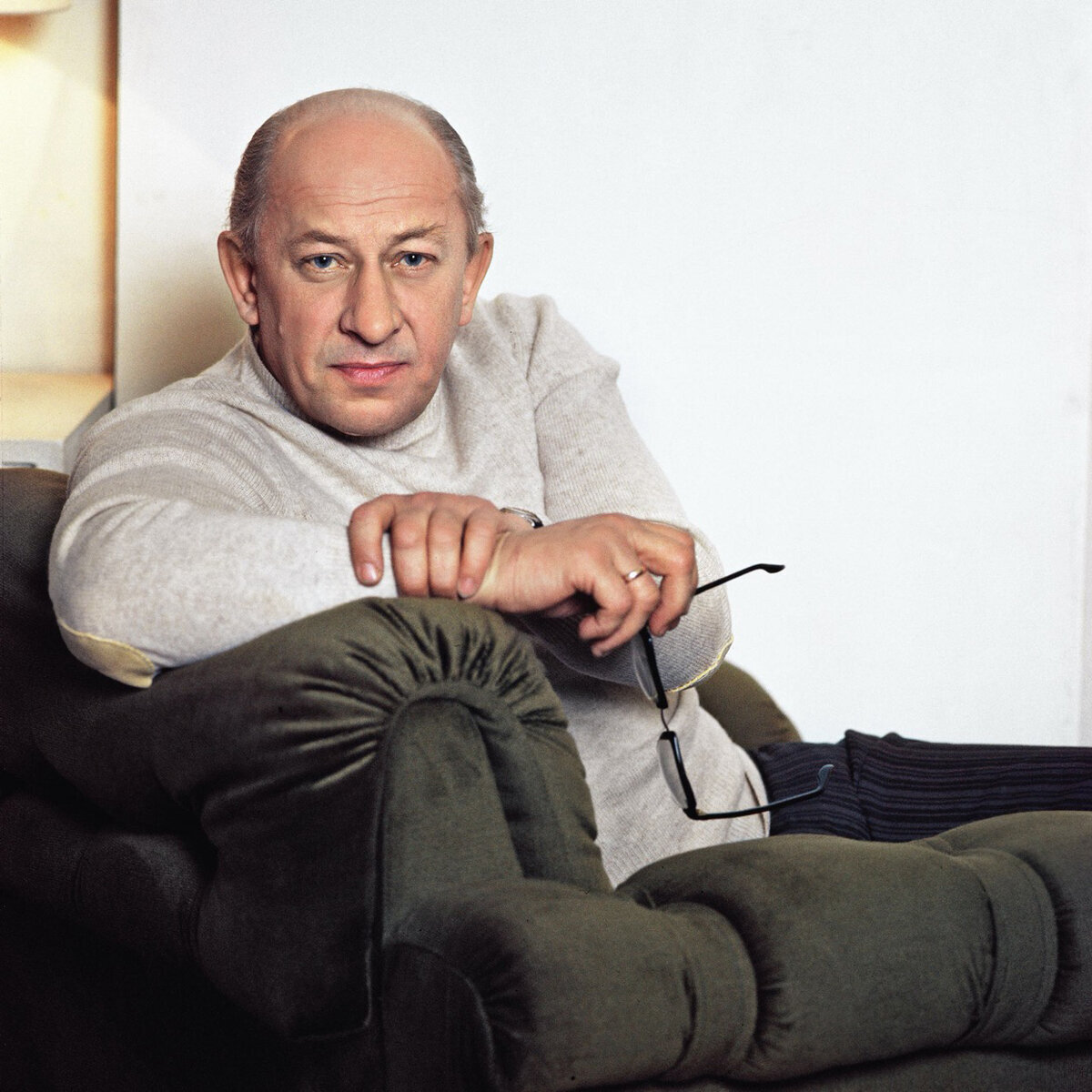 Актер евстигнеев биография и личная жизнь "Надо только двигатель отремонтировать": как Евгений Евстигнеев не смог пережить