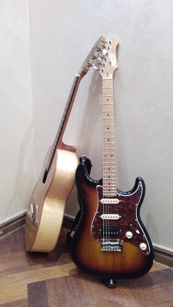 Та самая электрогитара.