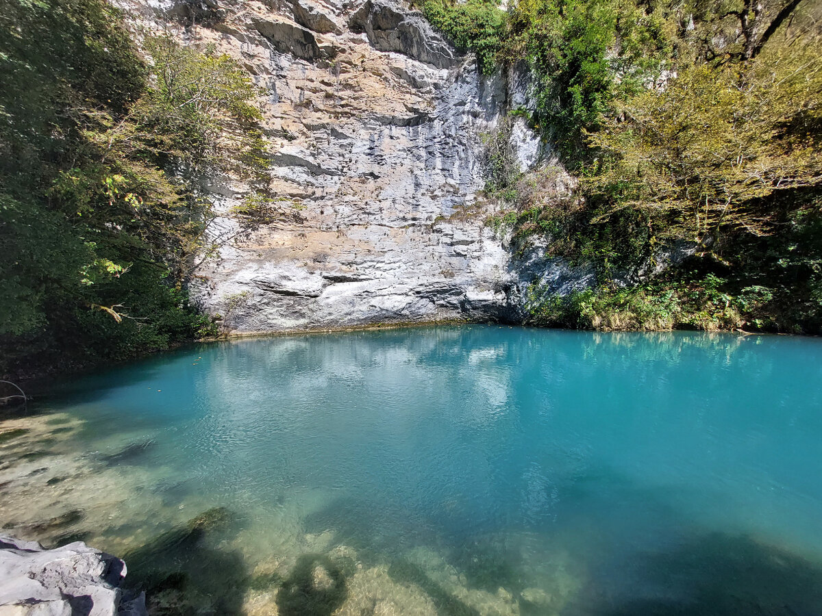 Голубое озеро