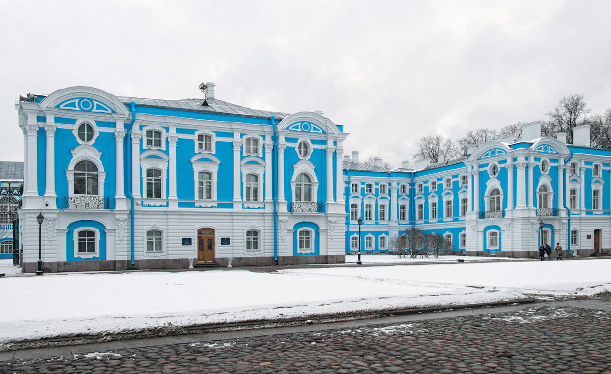 Дв смольный просп 5. Смольный. Киров в Смольном. Смольный 11 Бийск.