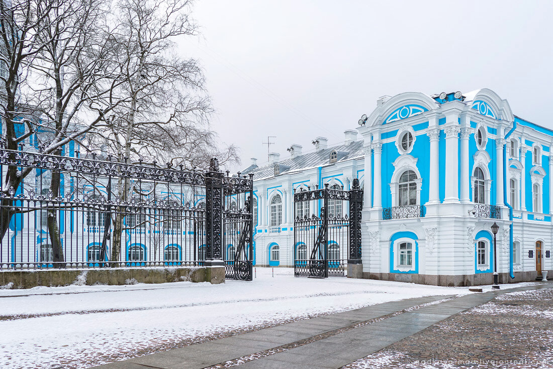 Дв смольный просп 5. Смольный 11 Бийск. Смольный. Киров в Смольном.