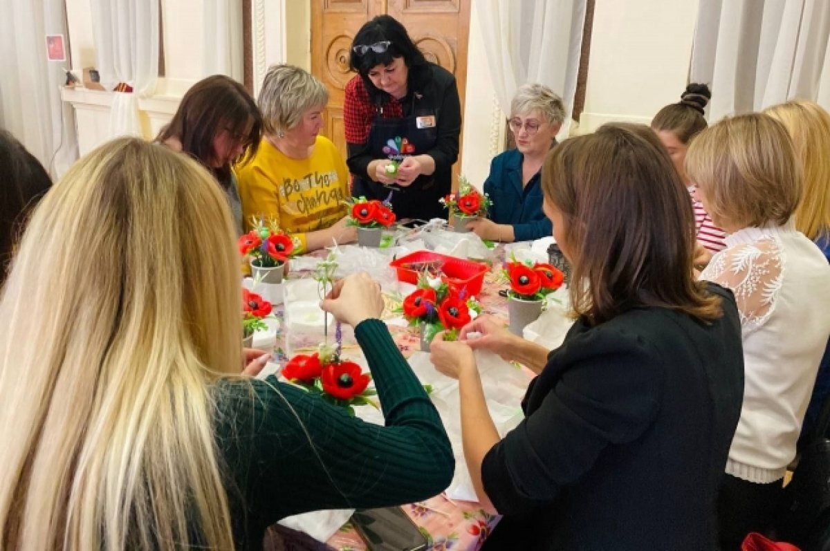    В Оленегорске для жён военнослужащих провели «Творческую осень»