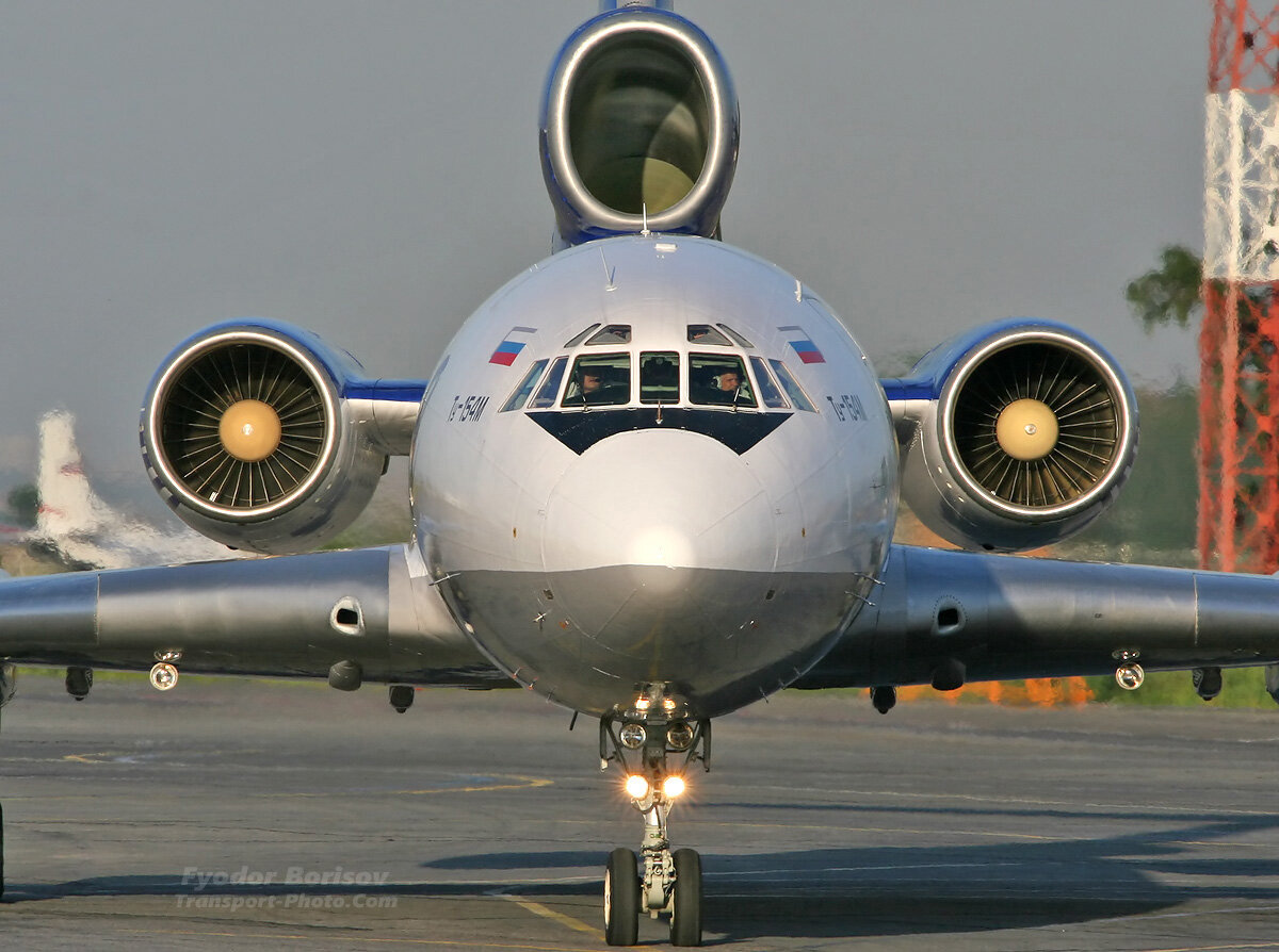 Сколько двигателей у ту 154 где находятся