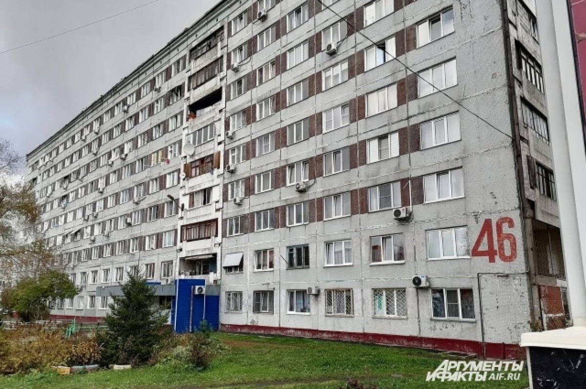    Именно из этого дома выкинули девушку-студентку.