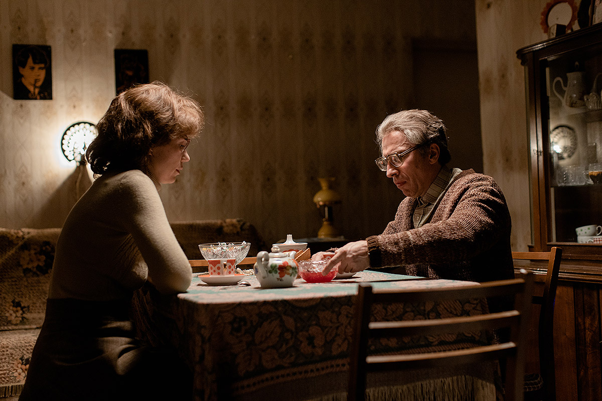 кадр из фильма "Чикатило", в главной роли - Д. Нагиев