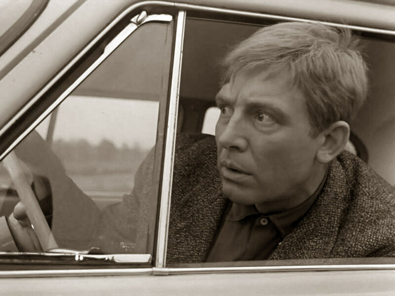 И. Смоктуновский в роли Ю. Деточкина в к/ф "Берегись автомобиля!" 1966 г. Реж. Э. Рязанов. Источник фото: www.vespig.wordpress.com