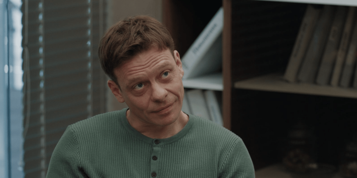      Павел Майков. Кадр из сериала «Девушки с Макаровым» Екатерина Тим