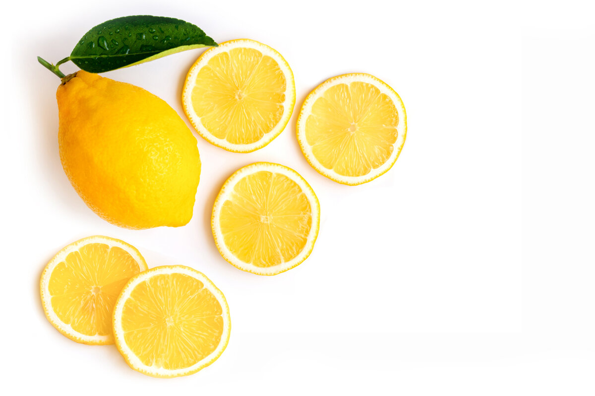 Мы привыкли вспоминать о лимонах лишь в период сезонных заболеваний ОРВИ. Но ведь укреплением иммунитета полезные свойства лимона вовсе не ограничиваются!-3