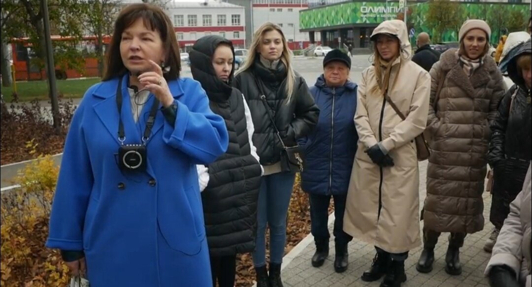    Жители Лежневской улицы попросили убрать опасные деревья и установить диспенсеры с дог-пакетами