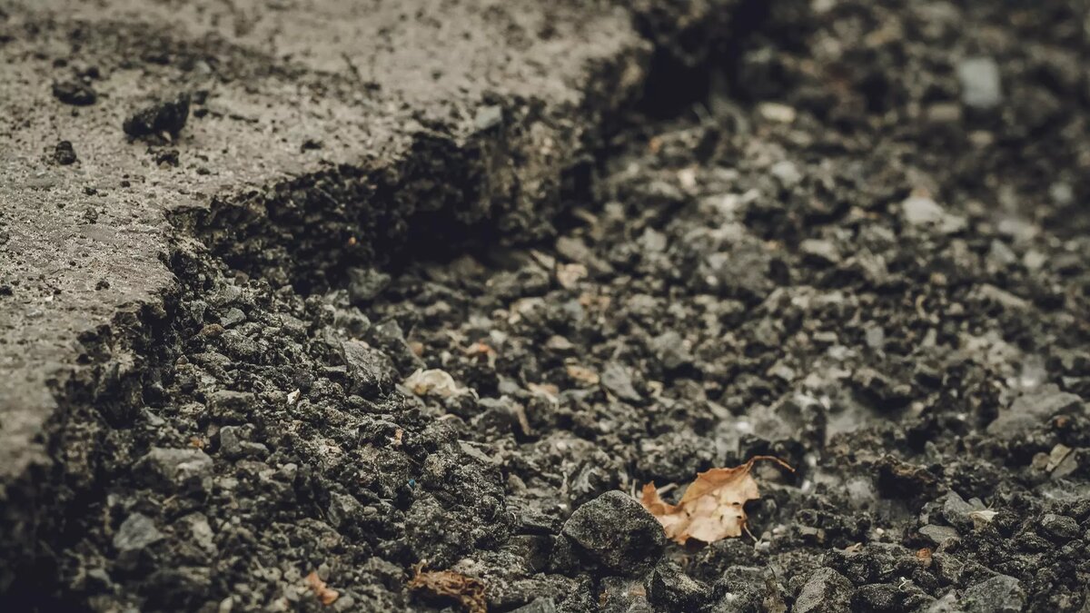     Местные жители опубликовали десятки адресов и участков, где необходим ремонт.