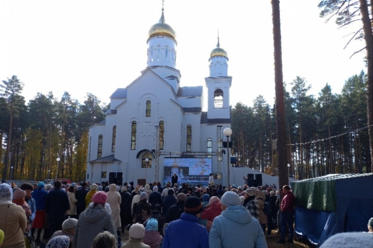    В Заречном два Серафима открыли храм Серафима Саровского