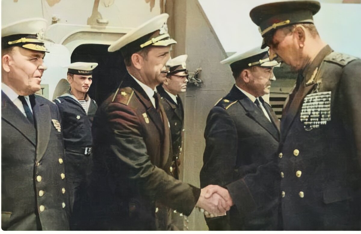 А. А. Гречко крайний справа