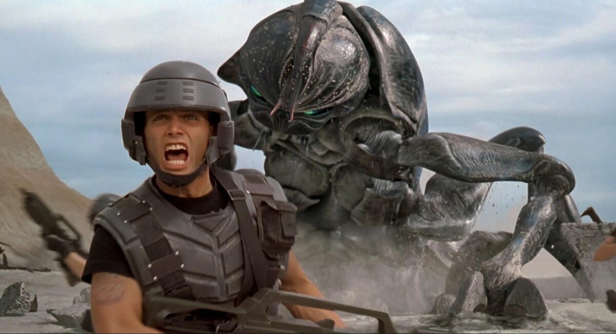 кадр из фильма "Звездный десант" (Starship Troopers) / источник imdb.com