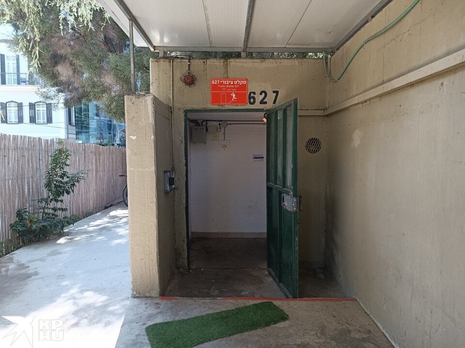    Вход в бомбоубежище. Владимир ВОРСОБИН