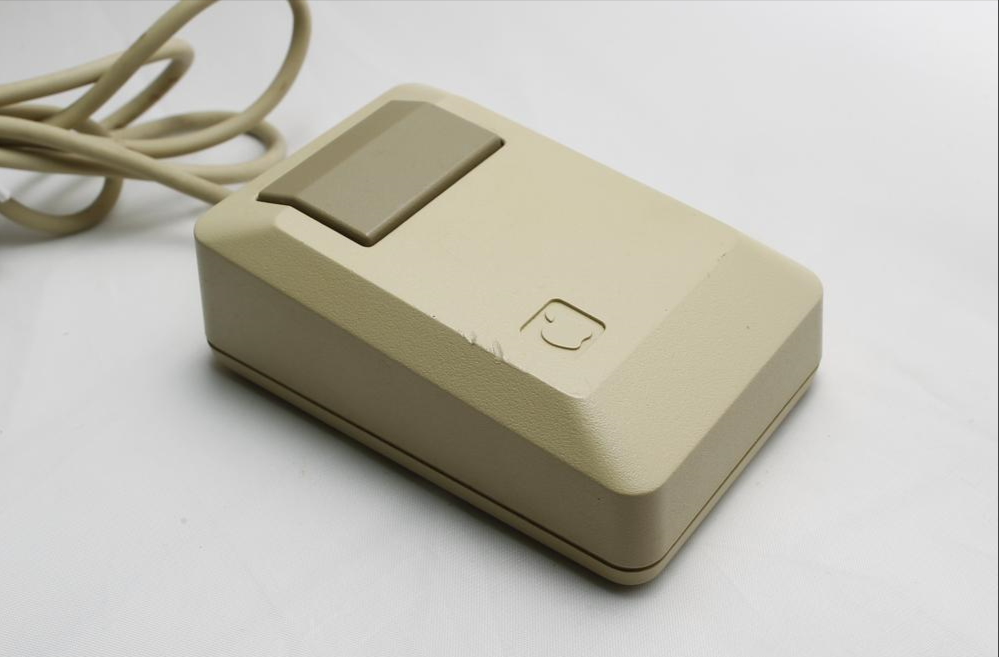1 компьютерная мышь. Apple macintosh мыши. apple mouse 1983. первая мышь макинтош. мышь m0100 apple.