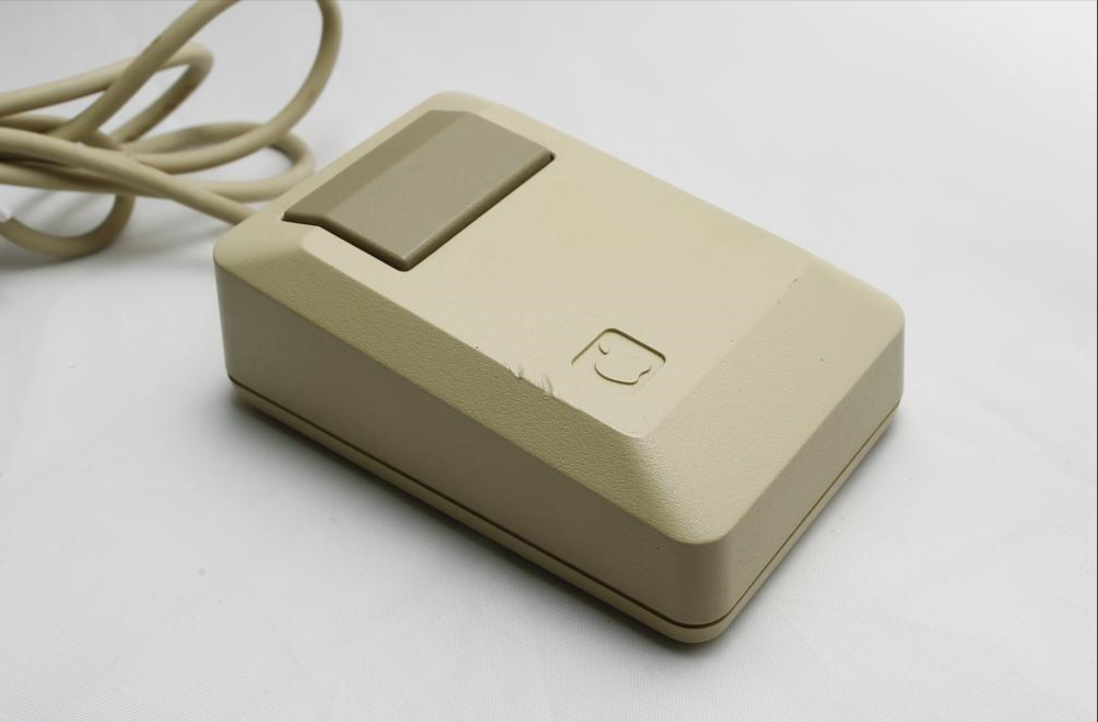 Первая компьютерная мышь. Apple Macintosh мыши. Apple Mouse 1983. Первая мышь макинтош. Мышь m0100 Apple.