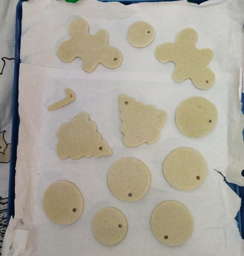 Заготовки. Не забудьте сделать отверстия пока фигурки мягкие.