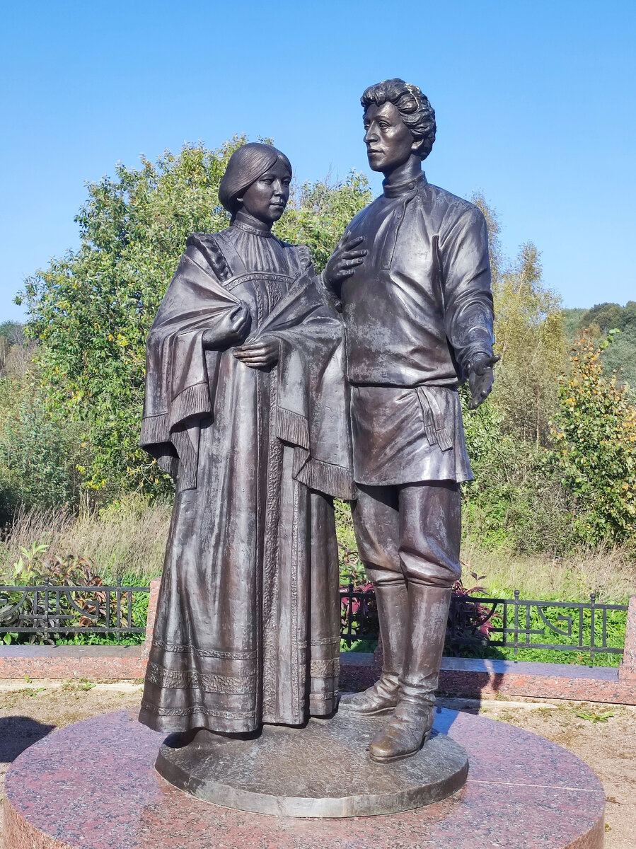 Памятник Александру Блоку и Любови Менделеевой в усадьбе Тараканово в Московской области. Источник — dzen.ru/pa_myatnik