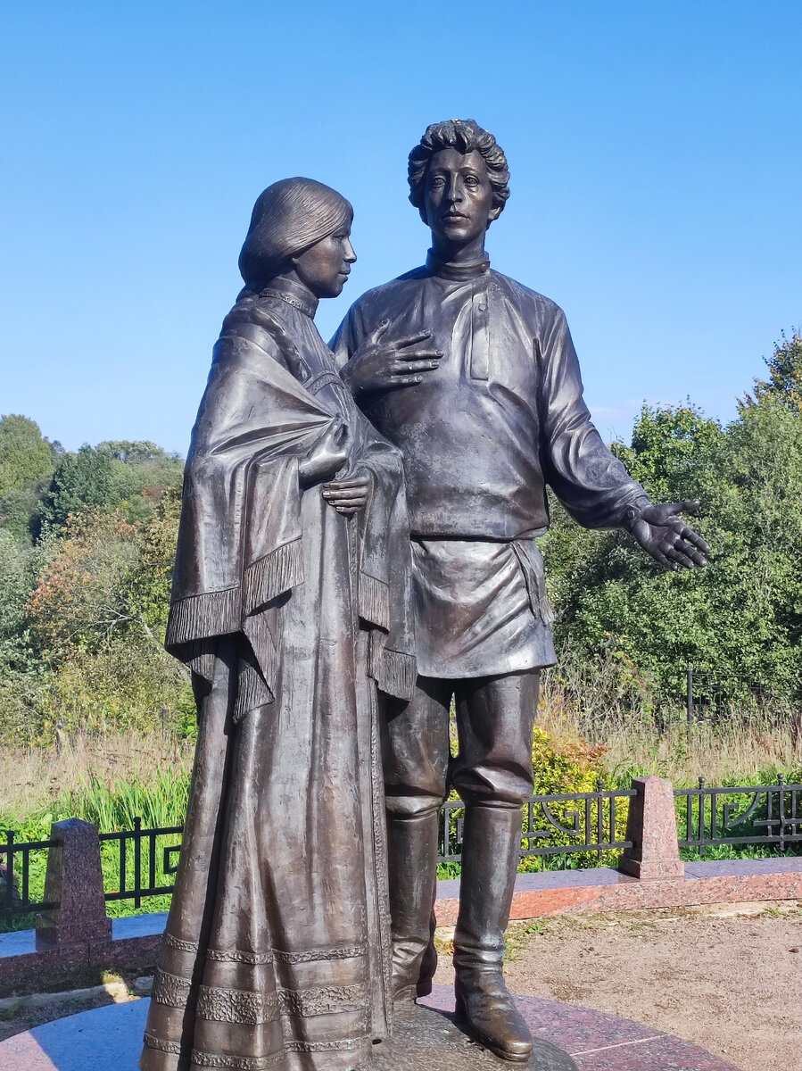 Памятник Александру Блоку и Любови Менделеевой в усадьбе Тараканово в Московской области. Источник — dzen.ru/pa_myatnik