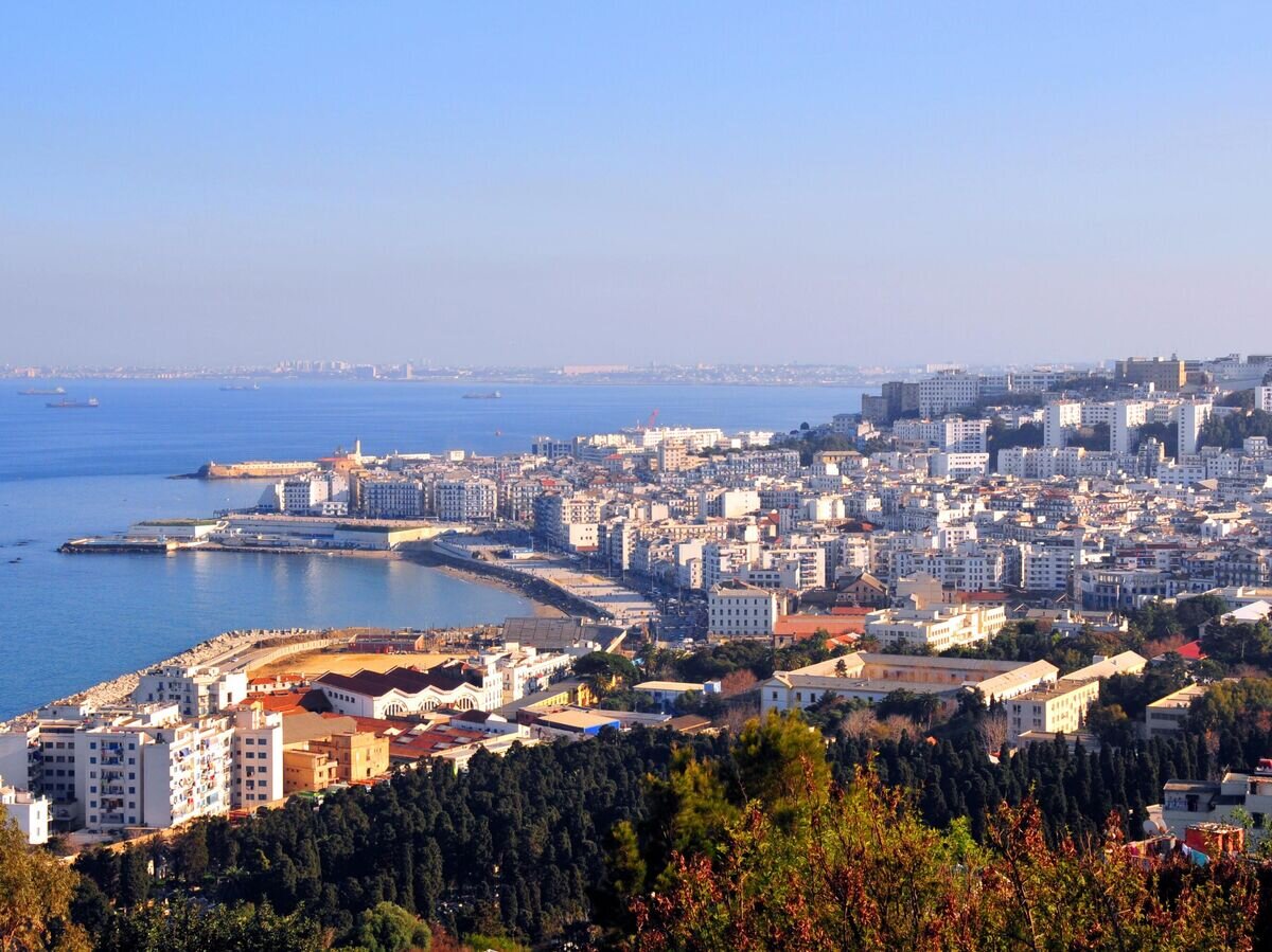    Город Алжир© iStock.com / mtcurado