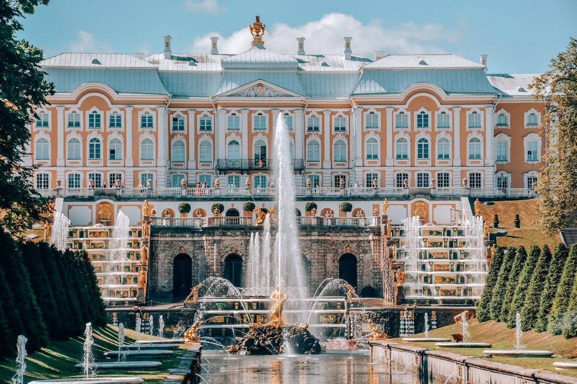 Петергоф завтра. Петергоф для постов. Достопримечательности Петергофа фото с названиями. Петергоф что посмотреть за 1 день самостоятельно.