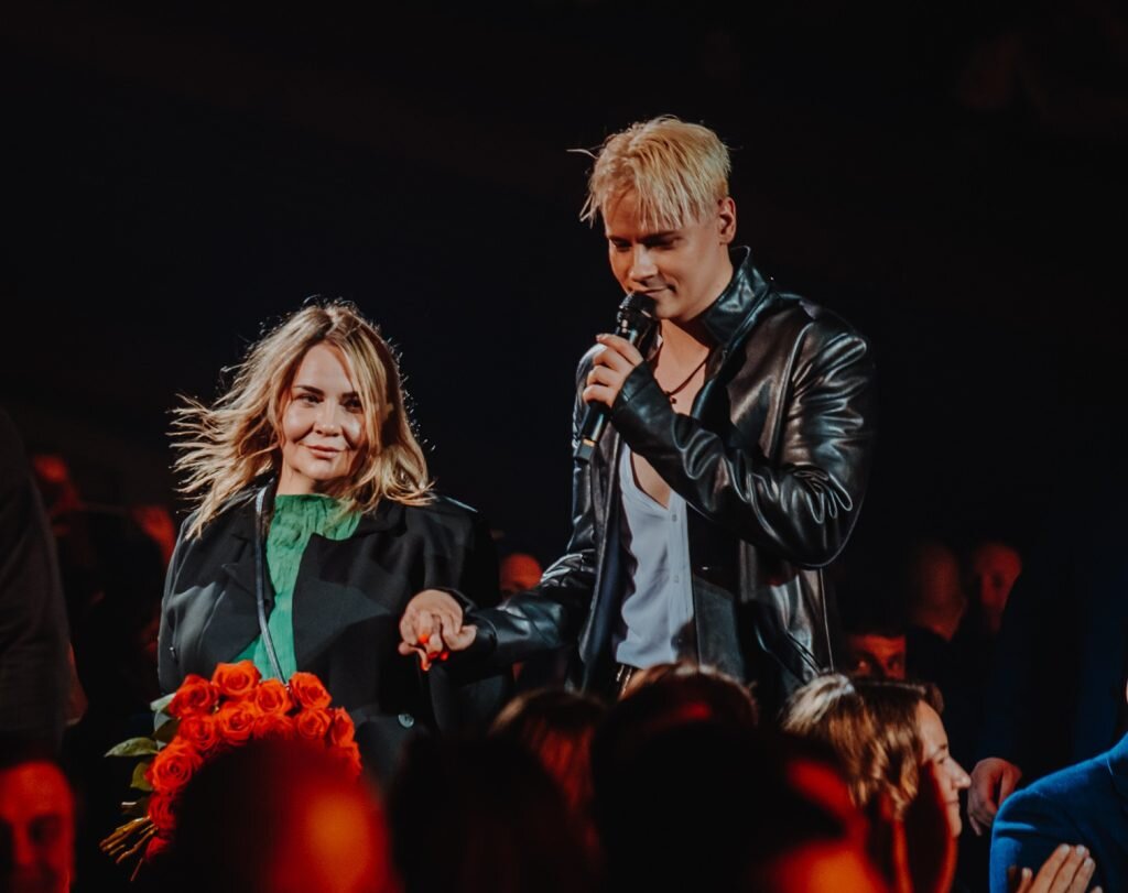    Shaman с мамой, Людмилой Дроновой Юлия Гончарова