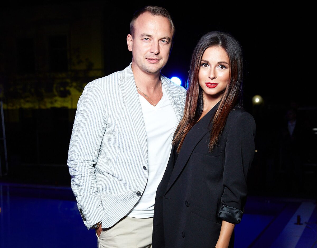 Муж певицы Нюши проводит ретриты