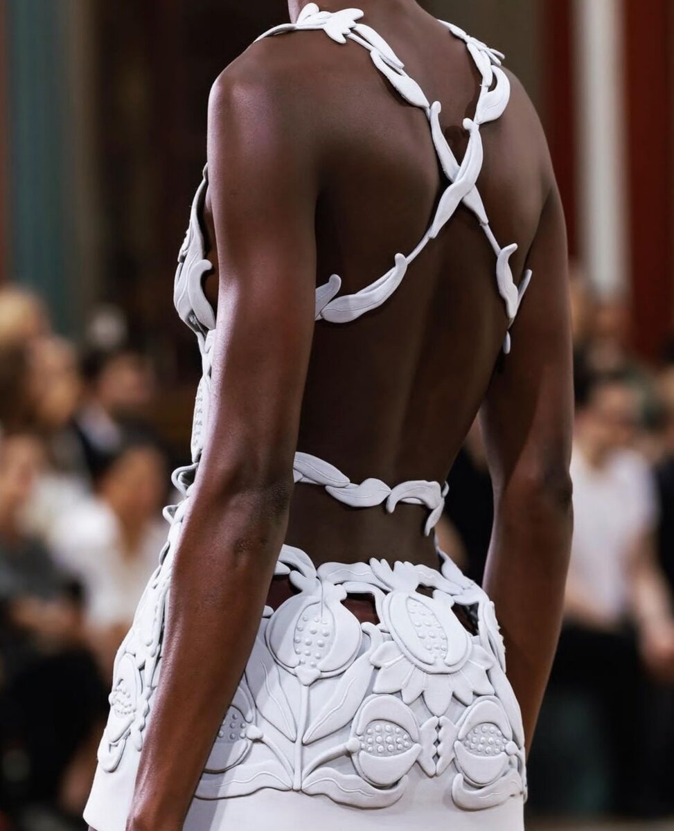 Altorilievo в коллекции Pierpaolo Piccioli для Valentino