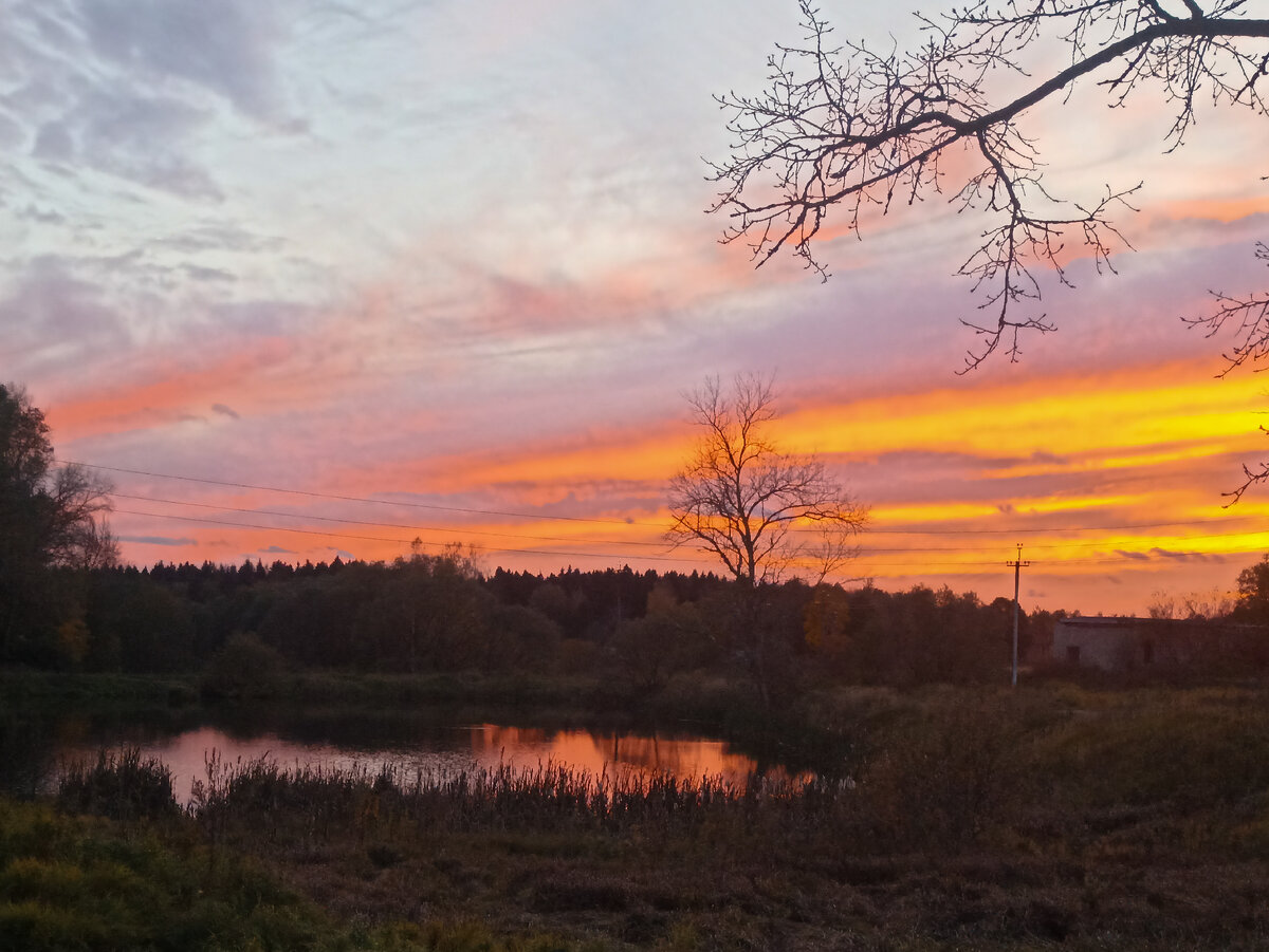 Закат на маленьком озере