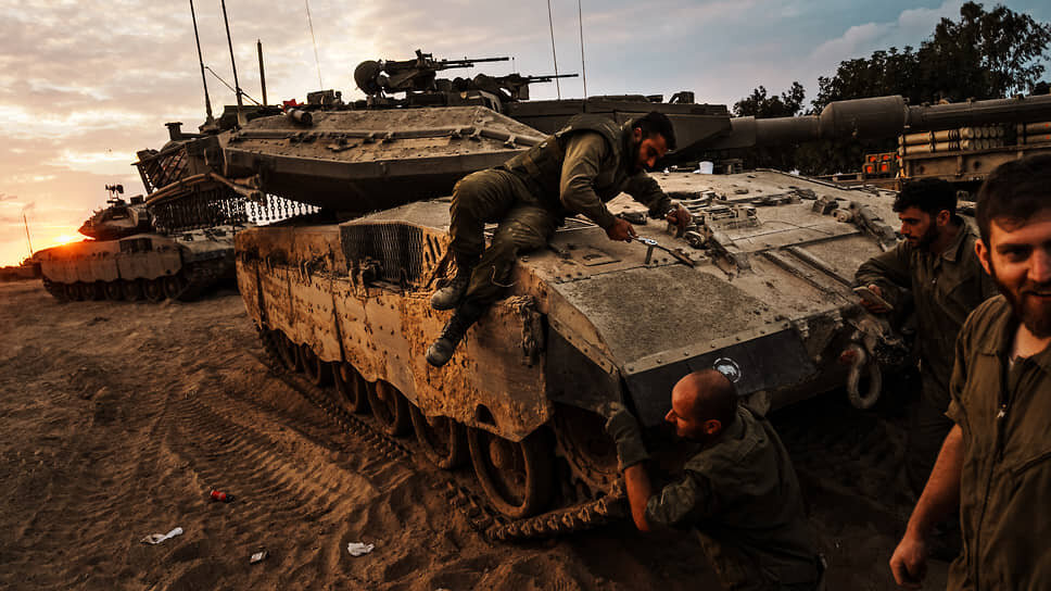 Фото: MARCUS YAM / LOS ANGELES TIMES / Getty Images📷Готовясь к наземной операции, израильтяне стягивают бронетехнику к границе с сектором Газа
