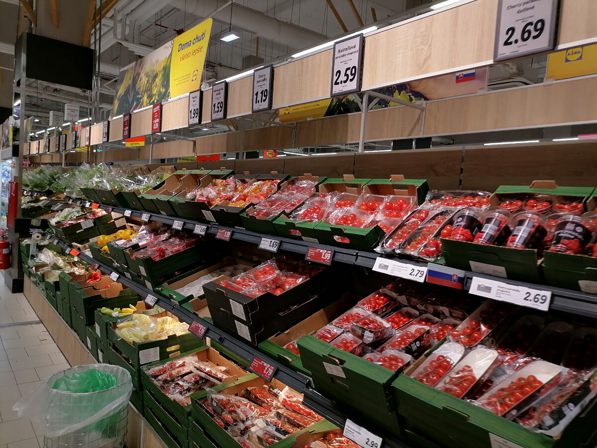 Для магазина недорогих продуктов выбор помидор - хороший. 