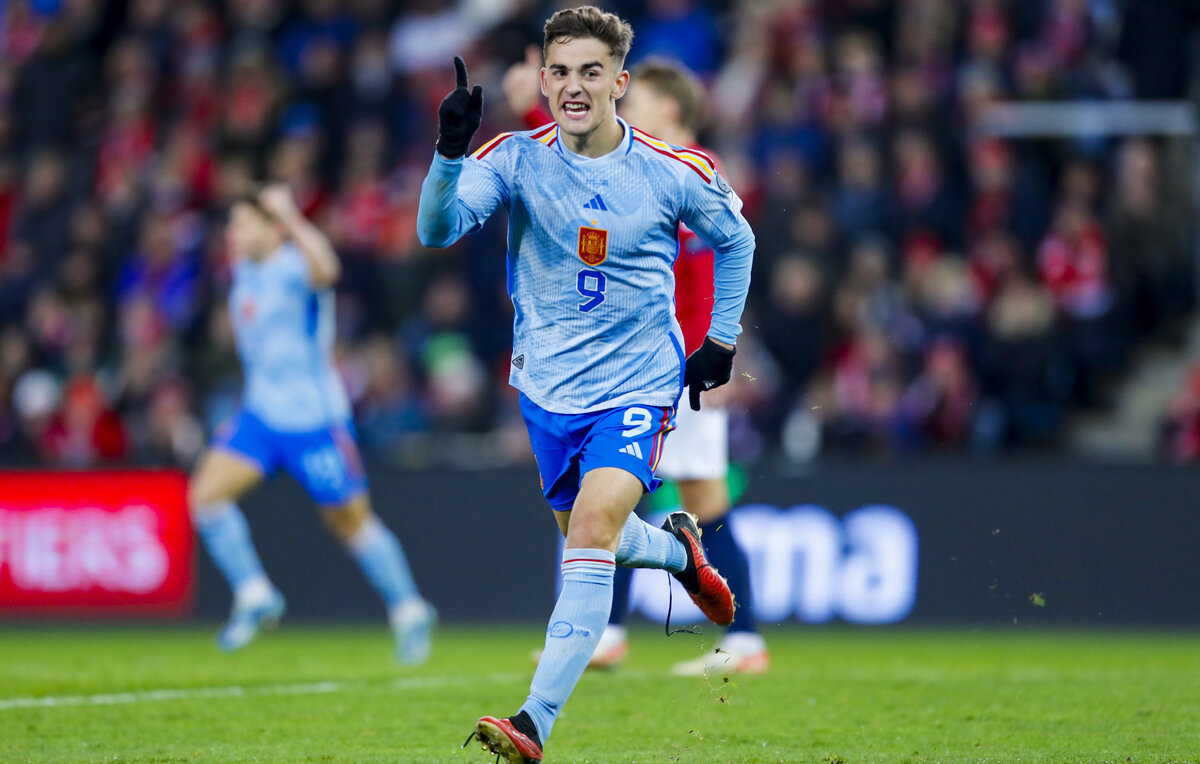    Полузащитник сборной Испании Гави  EPA-EFE/Frederik Ringnes