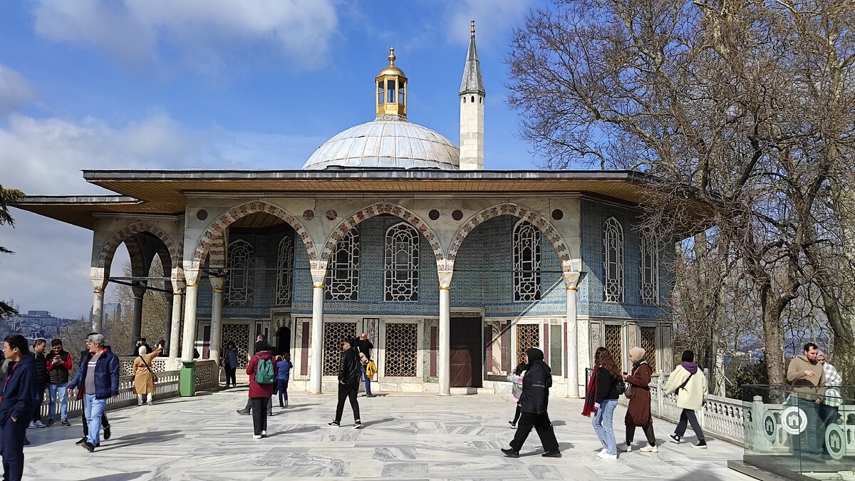 Здание в султанском дворцовом комплексе "Топкапы" в Стамбуле. Фото: Кирилл Полиенко/Polienko: путешествуем вдвоём
