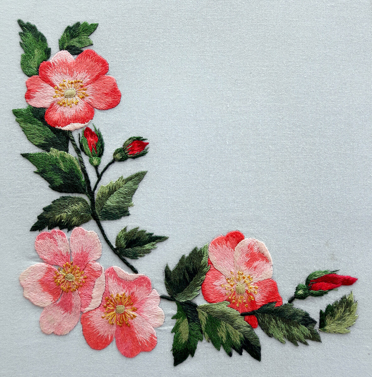 Моя первая работа в технике вышивки гладью