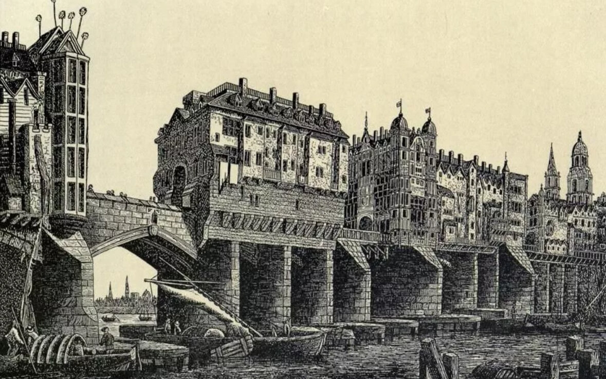 Многоэтажные дома на мосту. Фото из открытых источников.