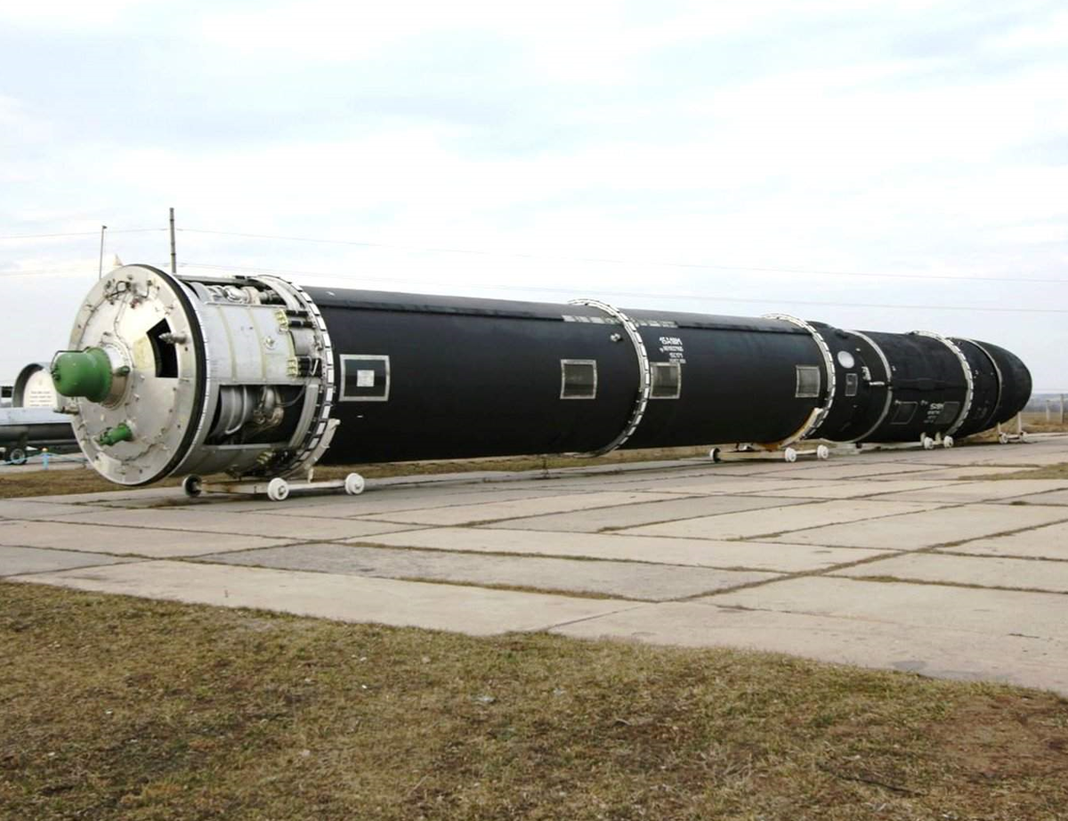 Вот этим фаллическим символом многие годы сдерживали хуцпу американской демократии. Сармат выглядит похоже, даже двигатели те же (слегка доработанные напильником), но боеголовки принципиально другие.