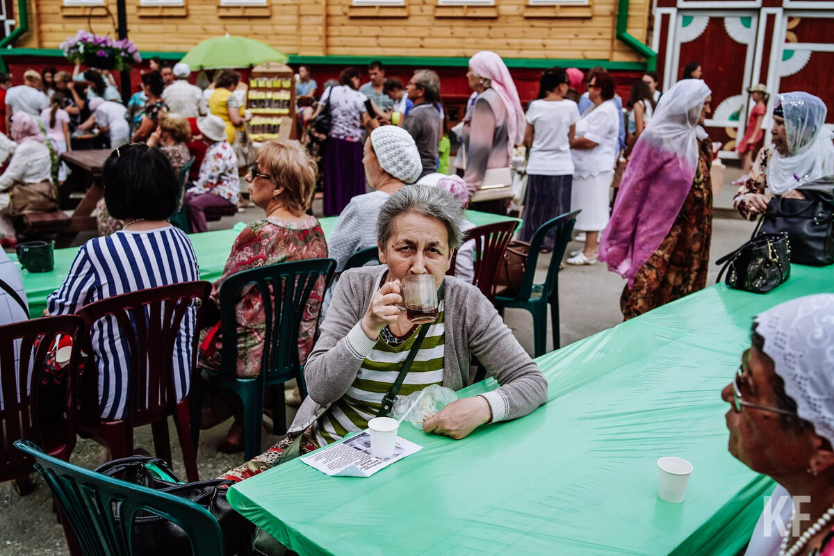 Пенсионеры татарстана. Общество пенсионеров. Фото пенсионеров с деньгами.