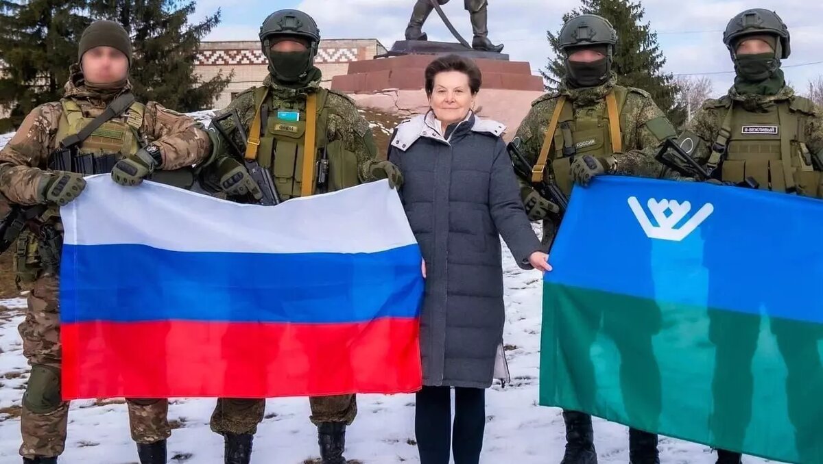     Югорский сенатор Эдуард Исаков выступил в поддержку губернатора Ханты-Мансийского автономного округа Натальи Комаровой, на которую тюменский общественник Юрий Рябцев подал заявление в полицию за дискредитацию Вооруженных Сил РФ.