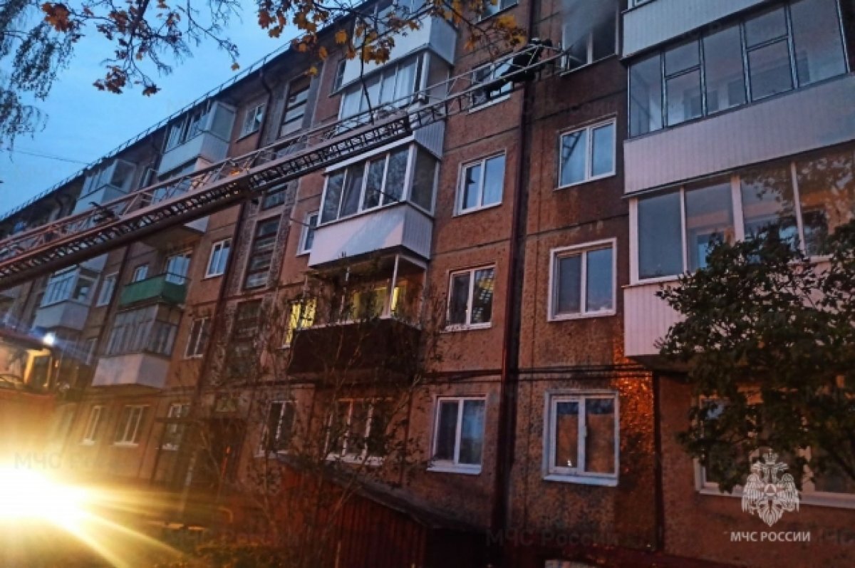    В Брянской области сотрудники МЧС спасли человека на пожаре в Карачеве