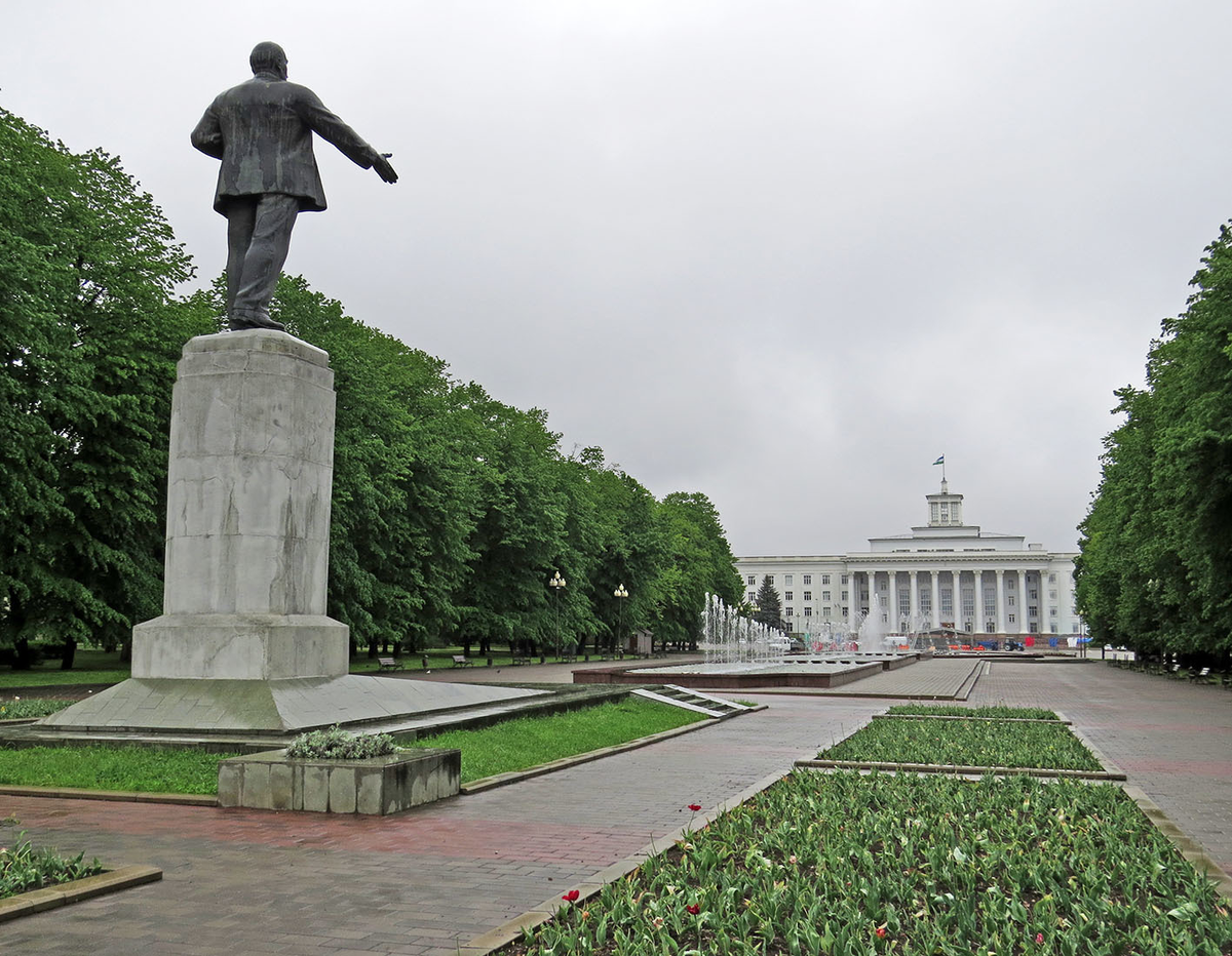 Белый дом в Нальчике. Как Кабардино-Балкария избежала войны и террора? |  Субъективный путеводитель | Дзен