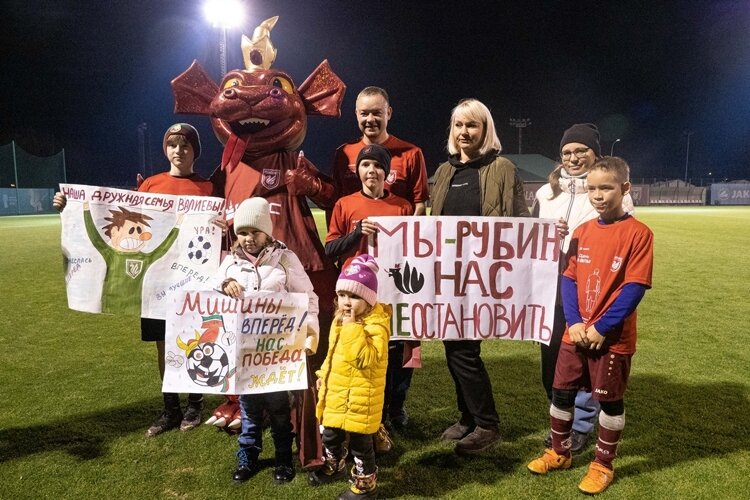    Среди участников провели конкурс на лучший плакат