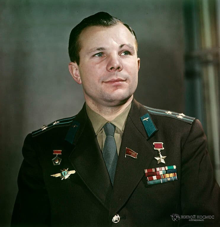      Релятивистские эффекты позволили Юрию Алексеевичу в кратчайшие сроки стать полковником. Из открытых источников.