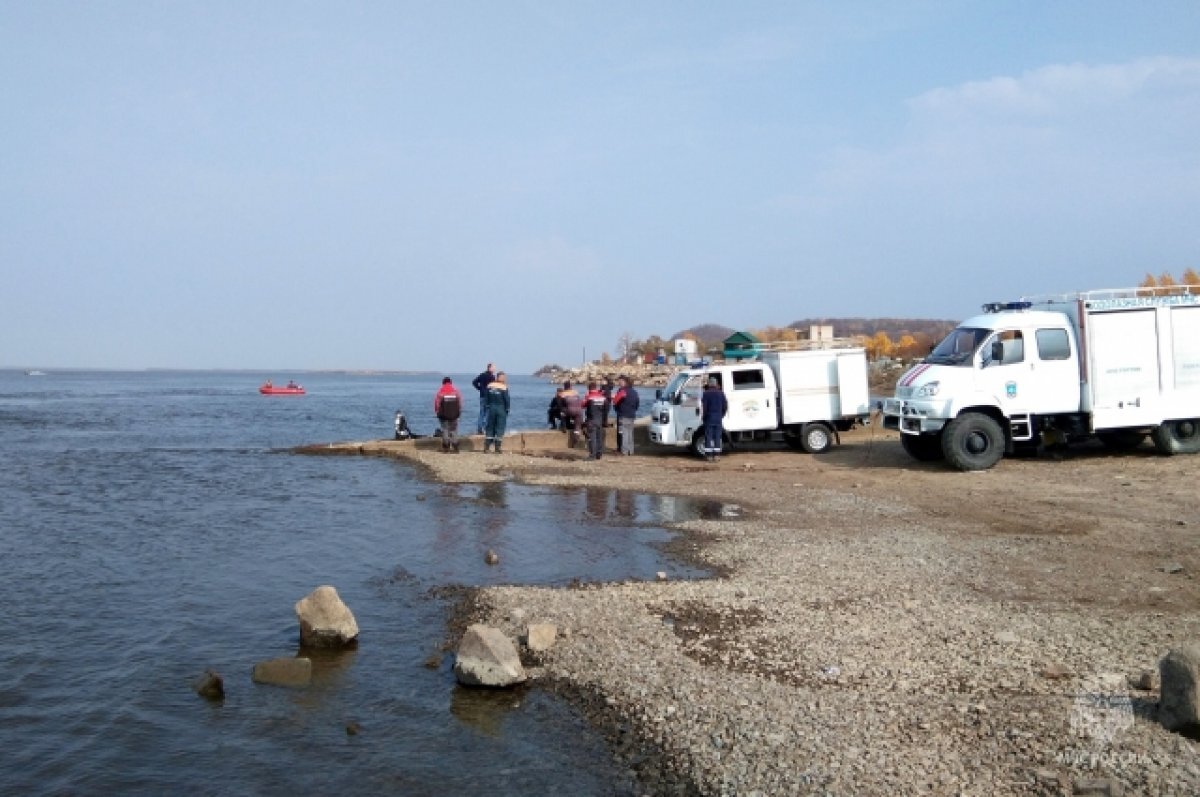 Два дня хабаровские спасатели искали в Амуре автомобиль | Аргументы и факты  - Хабаровск | Дзен