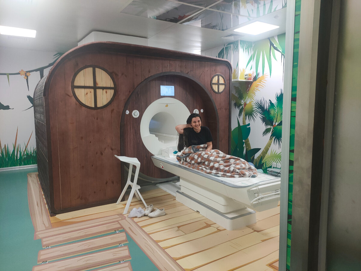 Аппарат размещается в детском центре, так что он украшен под нору. Приключение на 20 минут в норе!