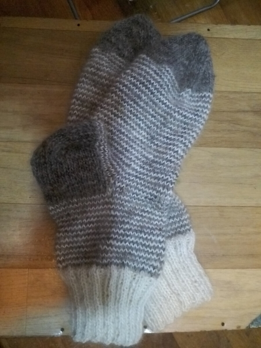 Вот эти связаны из овечьей шерсти техникой хеликс