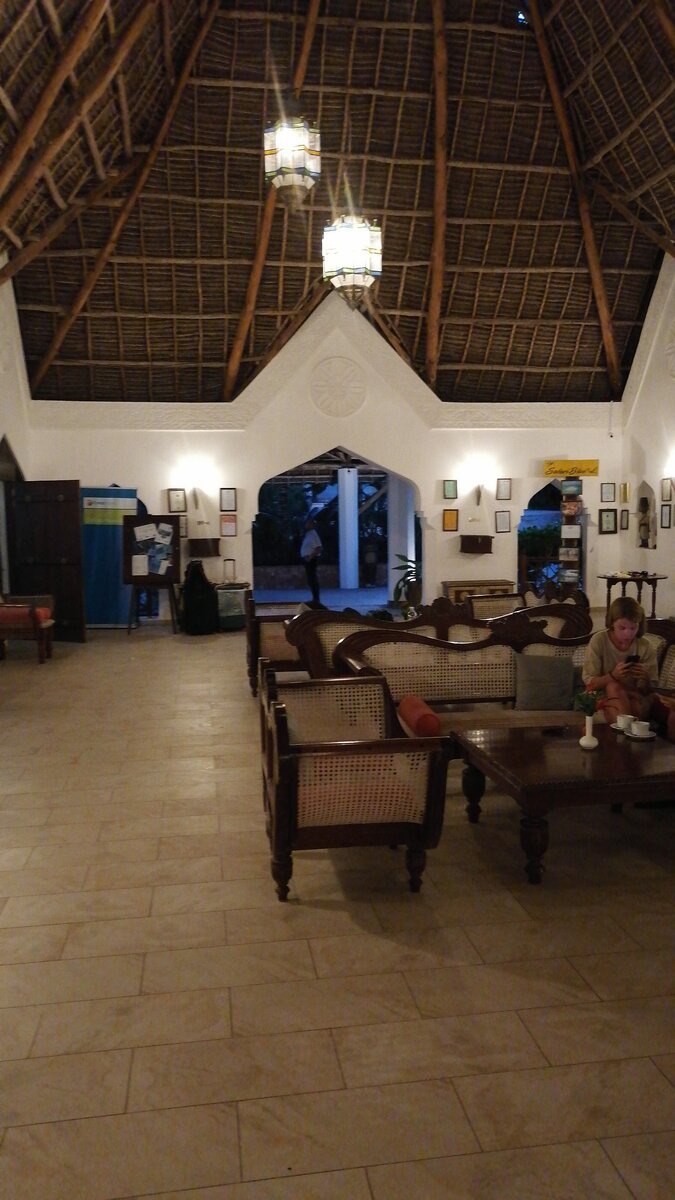 Лобби отеля на Кивенгве