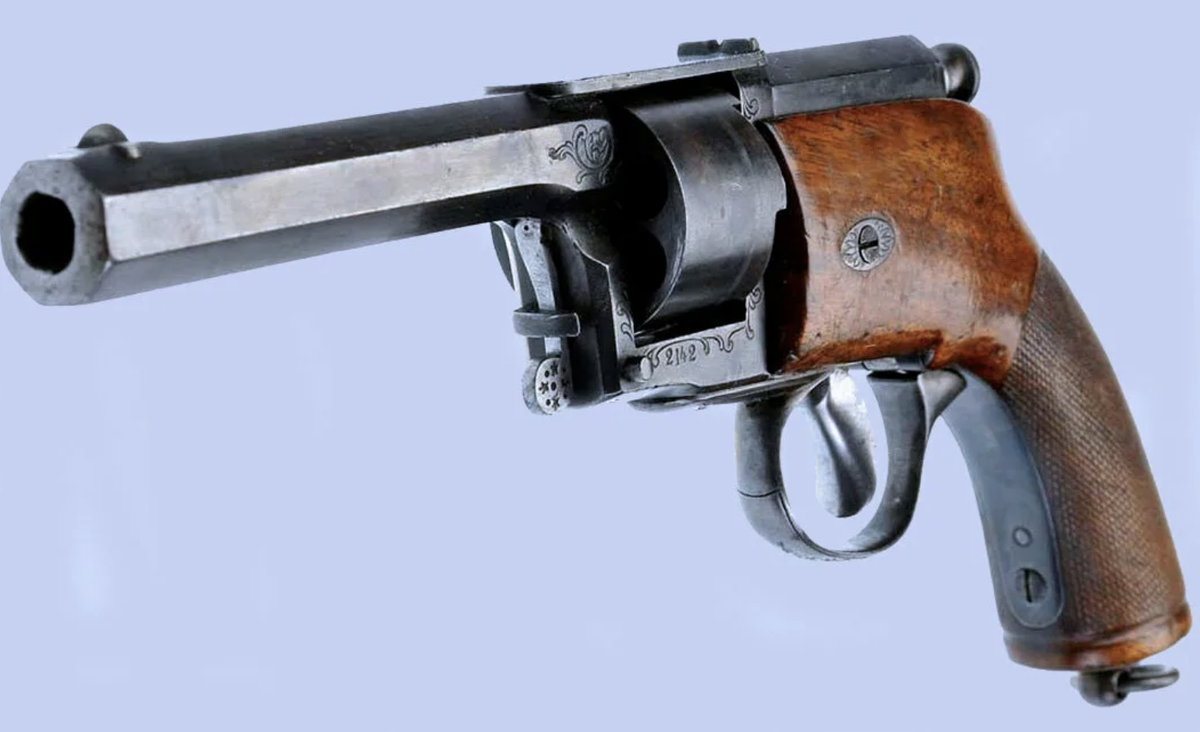 В девятнадцатом веке было разработано первое огнестрельное оружие, имеющее игольную систему воспламенения. Именно эта новинка была решающим этапом на пути разработки унитарных патронов.