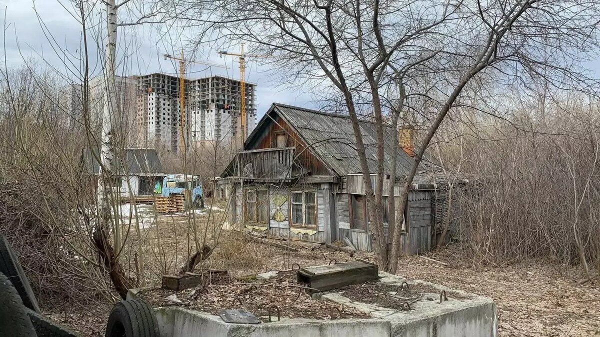 Мы живем в аду»: городские власти снесли двор жителей Лесобазы, оставшихся  без КРТ | nashgorod.ru | Дзен